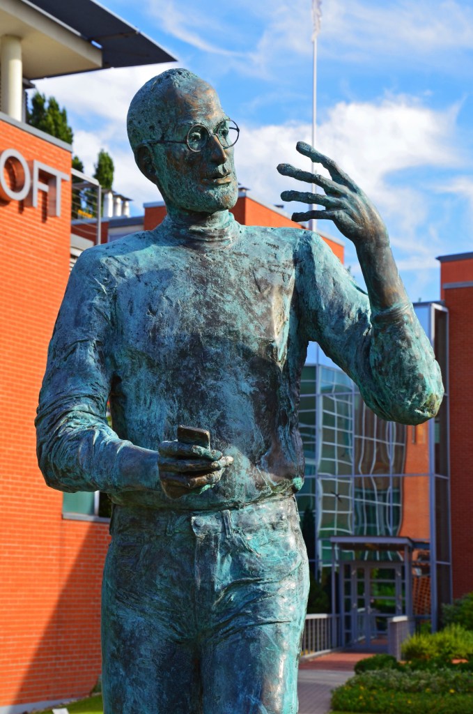 Jobs statue